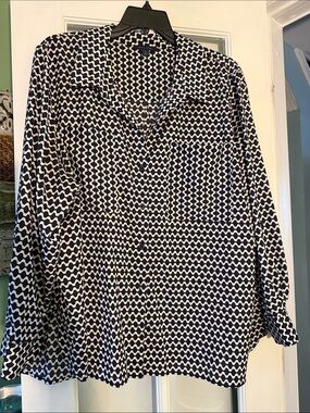 Tommy Hilfiger Black and White Wave-Print Button-Down Blouse